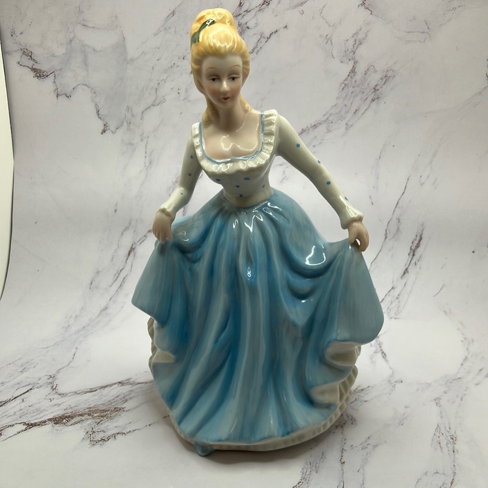 Colonial Lady Figurine